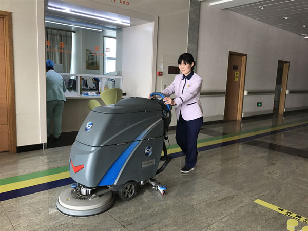 在保洁过程中如何做到用电安全呢？